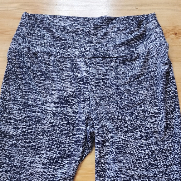 LILY by Firmiana Women's Knee-length Lightweight Biker Shorts - Picture 3 of 7